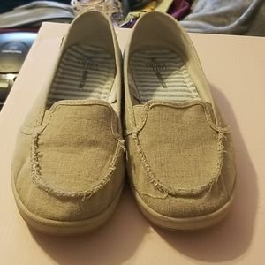 Time and Tru Memory Foam beige shoes